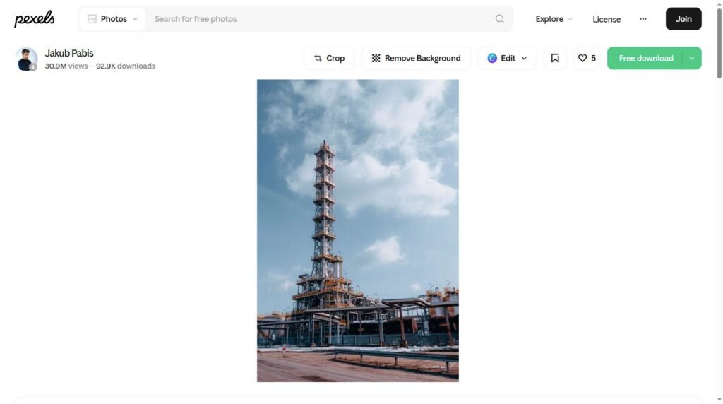 Oil and gas refinery distillation tower used with 4B Factory PVC pipe solutions for the petrochemical sector